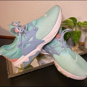 Aqua Nike Tennis Shoes